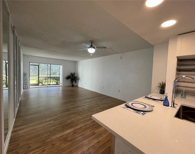 103 Palmetto Court - Photo Thumbnail 8