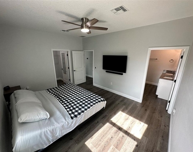1361 Sacramento Street - Photo Thumbnail 11