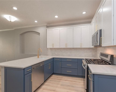 10109 Hayfield Way - Photo Thumbnail 3