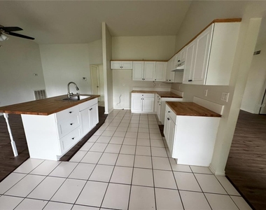 2378 Comerwood Drive - Photo Thumbnail 5