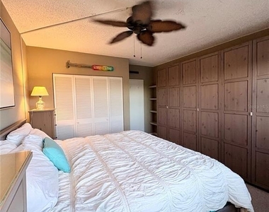 880 Mandalay Avenue - Photo Thumbnail 10