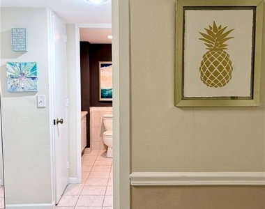 880 Mandalay Avenue - Photo Thumbnail 3