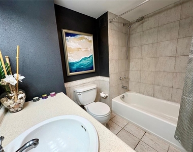 880 Mandalay Avenue - Photo Thumbnail 12