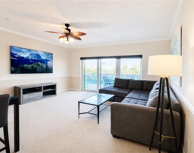 880 Mandalay Avenue - Photo Thumbnail 5