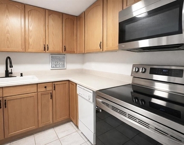 880 Mandalay Avenue - Photo Thumbnail 7