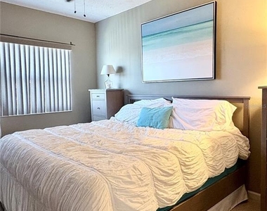 880 Mandalay Avenue - Photo Thumbnail 9