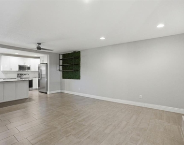 727 N Himes Avenue - Photo Thumbnail 7