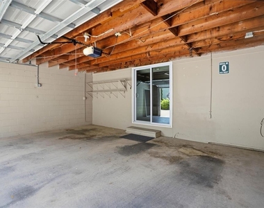 727 N Himes Avenue - Photo Thumbnail 44