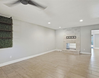 727 N Himes Avenue - Photo Thumbnail 6