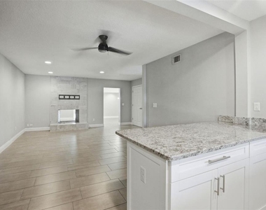 727 N Himes Avenue - Photo Thumbnail 15