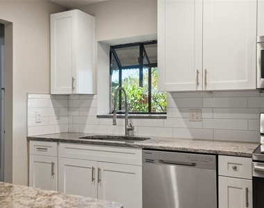 727 N Himes Avenue - Photo Thumbnail 12
