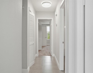 727 N Himes Avenue - Photo Thumbnail 5
