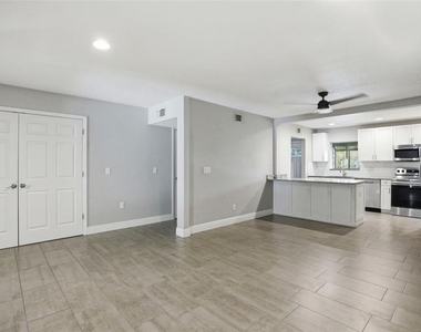 727 N Himes Avenue - Photo Thumbnail 20