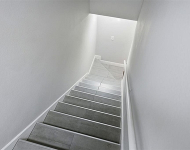 727 N Himes Avenue - Photo Thumbnail 22