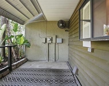 727 N Himes Avenue - Photo Thumbnail 2