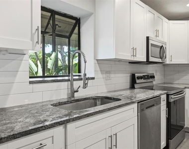 727 N Himes Avenue - Photo Thumbnail 17