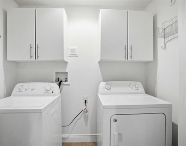 727 N Himes Avenue - Photo Thumbnail 34