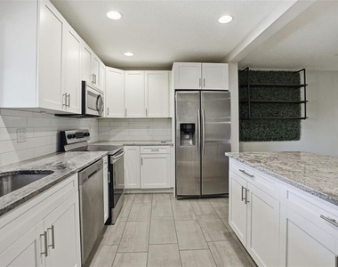 727 N Himes Avenue - Photo Thumbnail 16