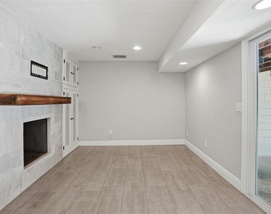727 N Himes Avenue - Photo Thumbnail 36