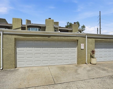 727 N Himes Avenue - Photo Thumbnail 43