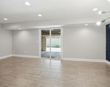 727 N Himes Avenue - Photo Thumbnail 35