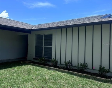 2380 Timbercrest Circle W - Photo Thumbnail 2