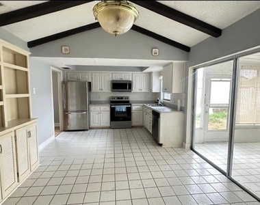 2380 Timbercrest Circle W - Photo Thumbnail 2