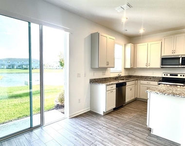 1025 Spring Palms Loop - Photo Thumbnail 3