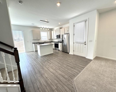1025 Spring Palms Loop - Photo Thumbnail 8