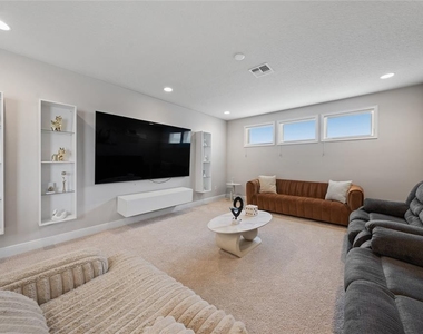 13201 Aylesbury Street - Photo Thumbnail 32
