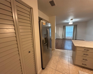 1706 Ne 4th Street - Photo Thumbnail 4