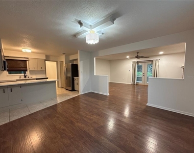 1706 Ne 4th Street - Photo Thumbnail 2
