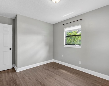 16 Eaton Street - Photo Thumbnail 22