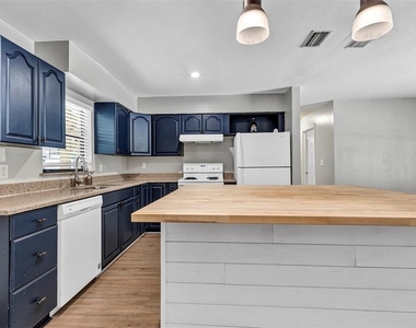 16 Eaton Street - Photo Thumbnail 5