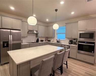 6024 Forest Perch Drive - Photo Thumbnail 4