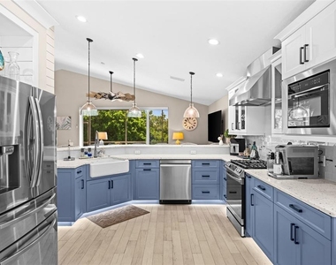 3370 Yonge Avenue - Photo Thumbnail 13