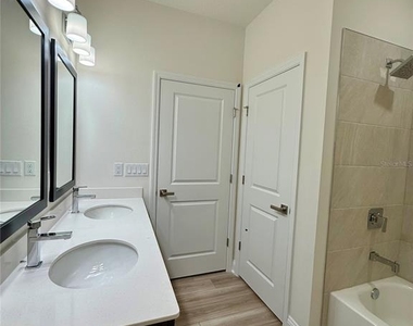 53 Signet Circle - Photo Thumbnail 14