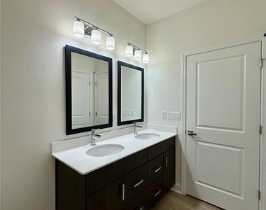 53 Signet Circle - Photo Thumbnail 15