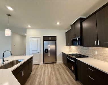 53 Signet Circle - Photo Thumbnail 4