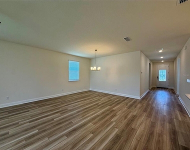 53 Signet Circle - Photo Thumbnail 8