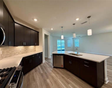 53 Signet Circle - Photo Thumbnail 5