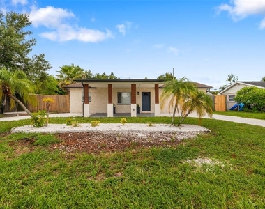 5384 56th Avenue N - Photo Thumbnail 3