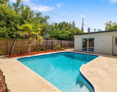 5384 56th Avenue N - Photo Thumbnail 10