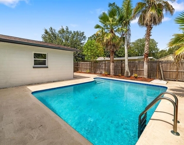 5384 56th Avenue N - Photo Thumbnail 9