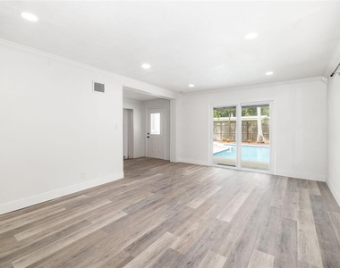5384 56th Avenue N - Photo Thumbnail 14