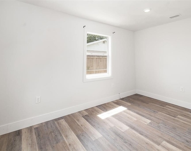 5384 56th Avenue N - Photo Thumbnail 27