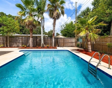 5384 56th Avenue N - Photo Thumbnail 8