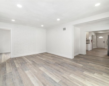 5384 56th Avenue N - Photo Thumbnail 15