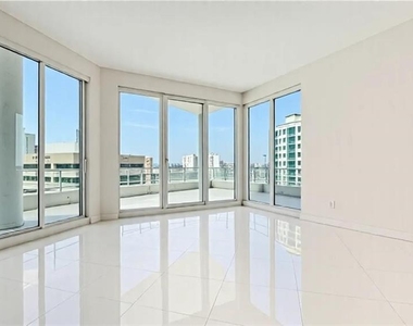 111 S Pineapple Avenue - Photo Thumbnail 6
