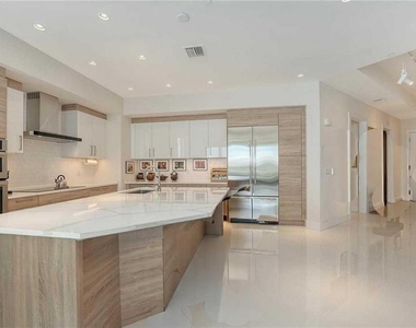111 S Pineapple Avenue - Photo Thumbnail 14